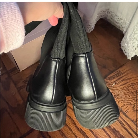 Justfab Toni lug sole boots, black, size 5.5 - Picture 7 of 9